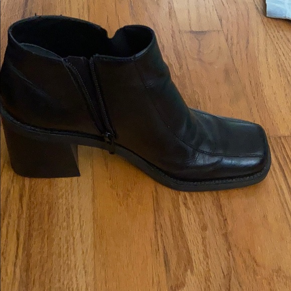 Vintage black leather booties Valerie Stevens - Picture 2 of 5